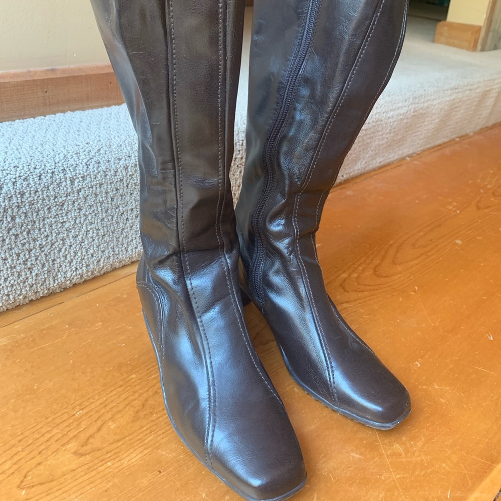 Chocolate brown Aerosole mid/upper calf boots